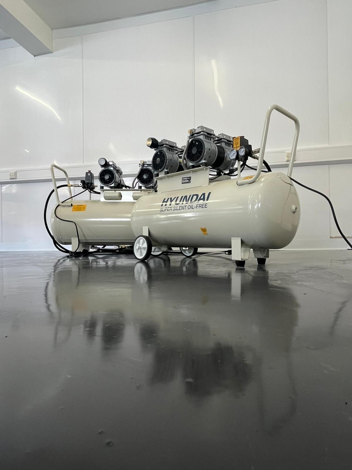 Hyundai air compressors on the filling floor supplying pneumatic flow for volumetric control.