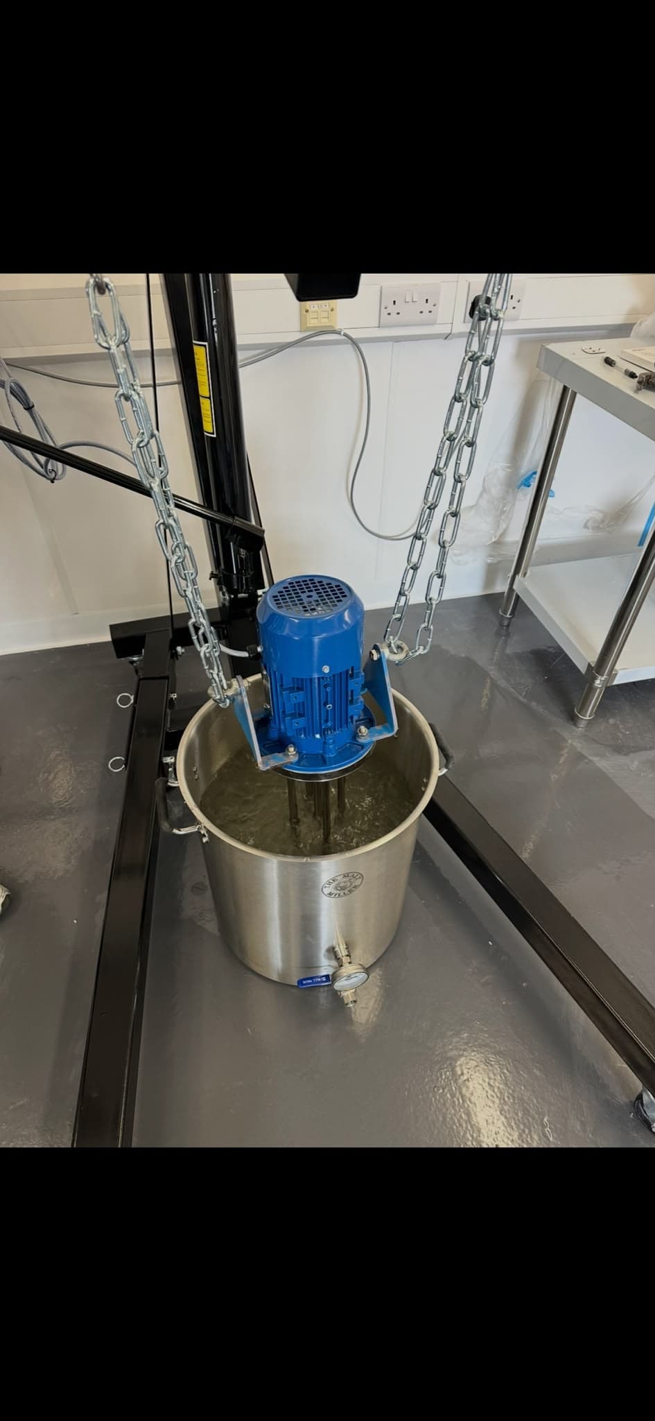 Silverson-style high-shear mixer in a The Filling Lab vessel - Plant kit for uniform polymer hydration.